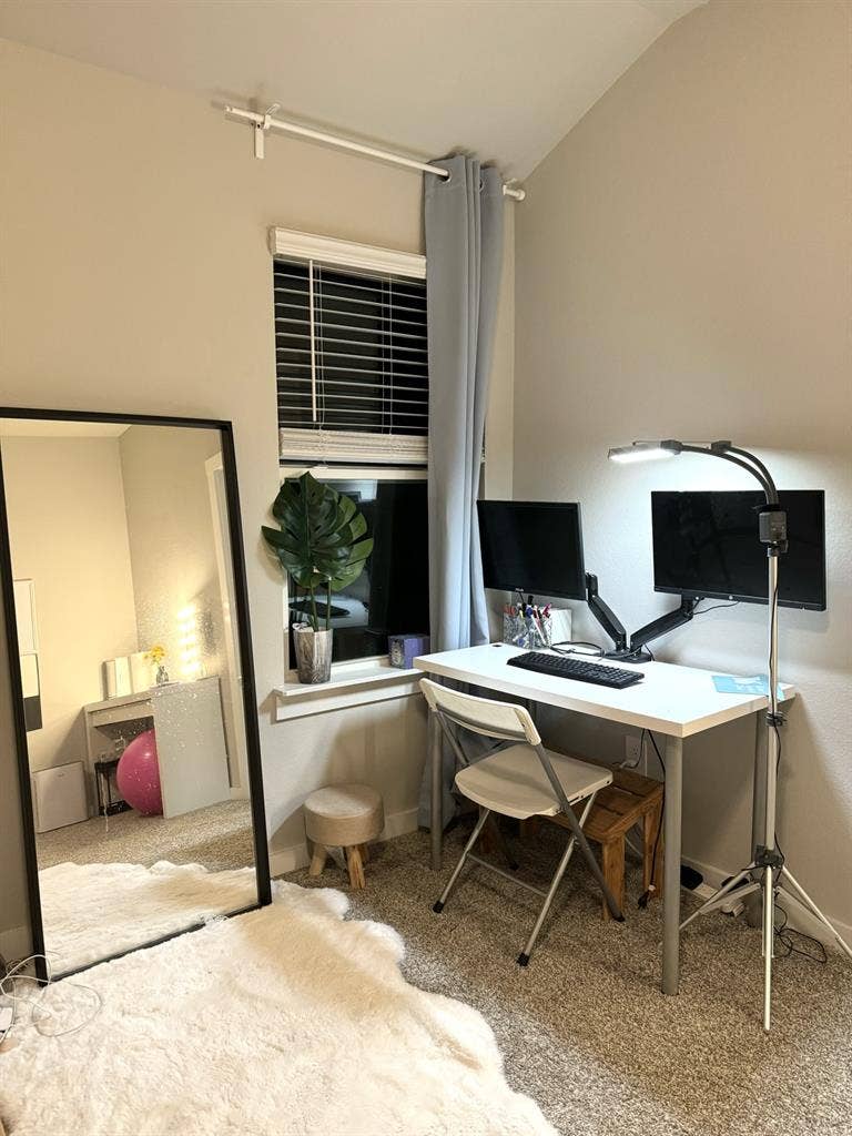 Private Room closed to Downtown