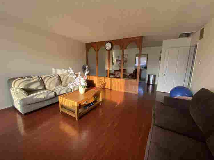 Spacious Room w Full Private Bath!