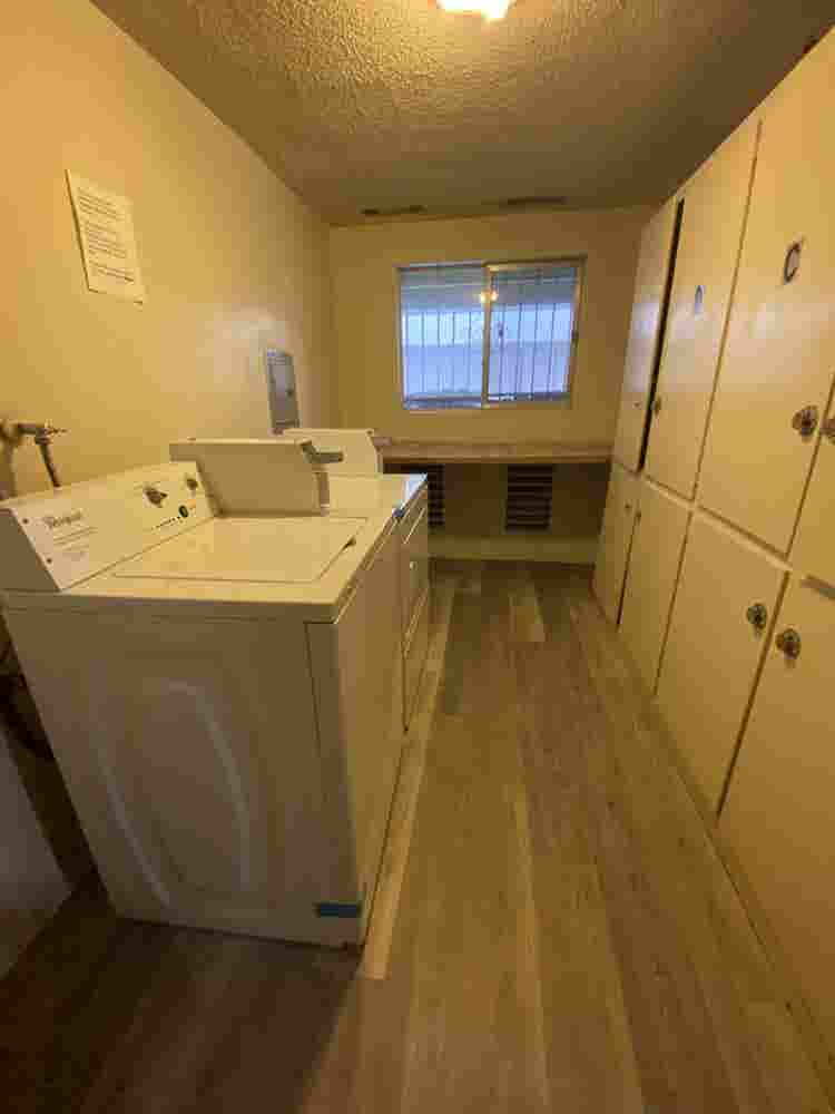 Spacious Room w Full Private Bath!