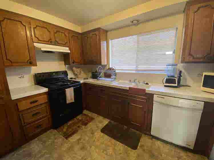 Spacious Room w Full Private Bath!