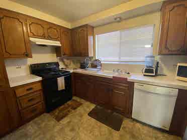Spacious Room w Full Private Bath!