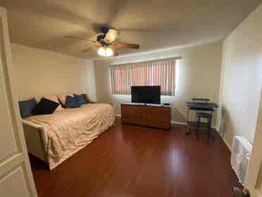 Spacious Room w Full Private Bath!
