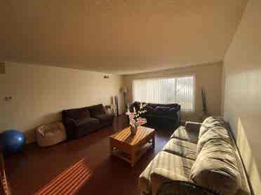 Spacious Room w Full Private Bath!
