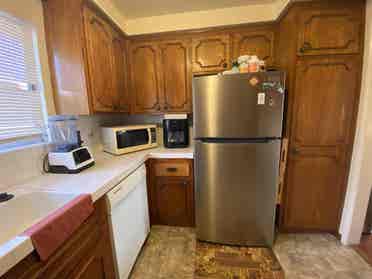 Spacious Room w Full Private Bath!