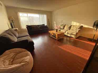 Spacious Room w Full Private Bath!