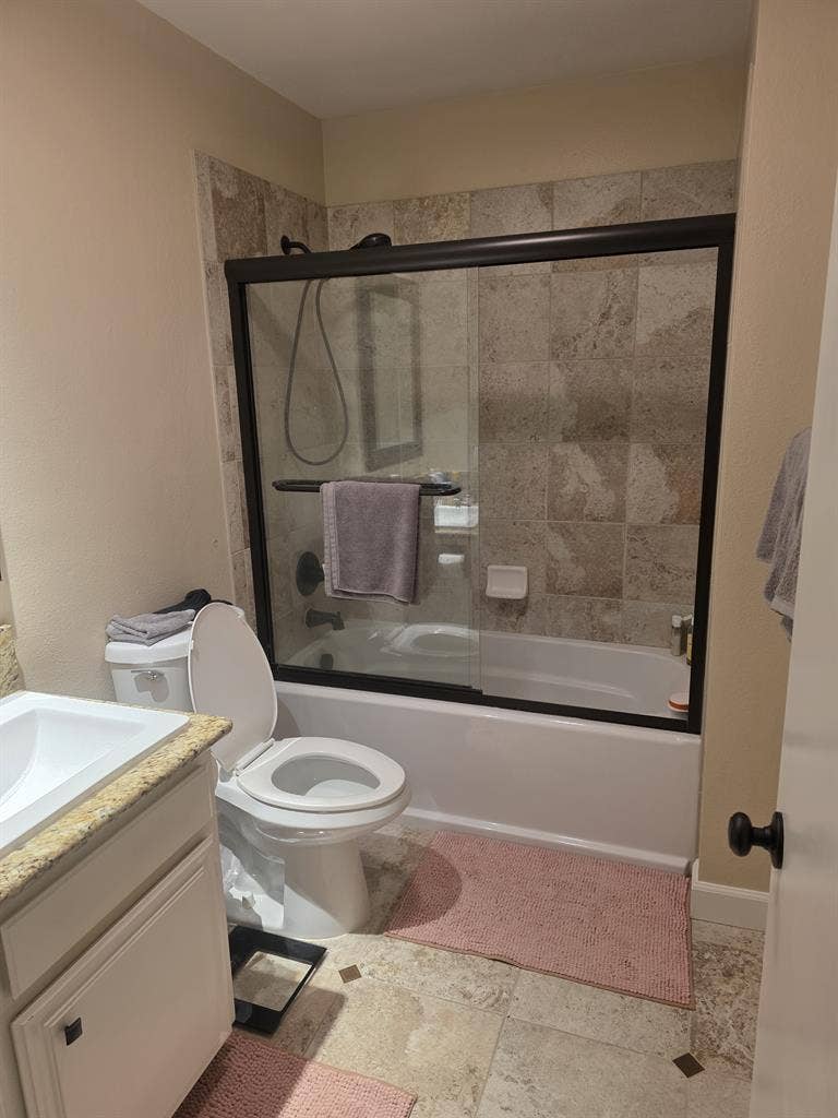 Private room and bath in Cozy condo