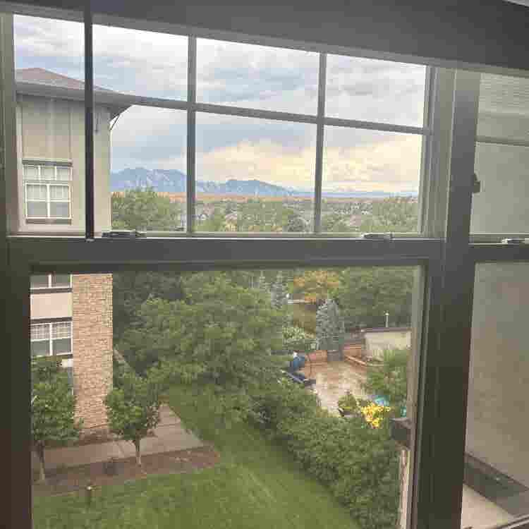 Spacious room with a Mountain View!