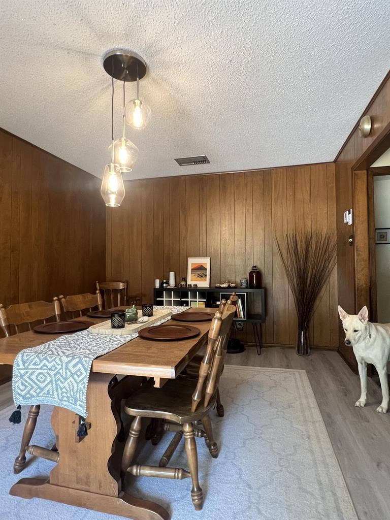 Large Yard - Mid/Late s Household