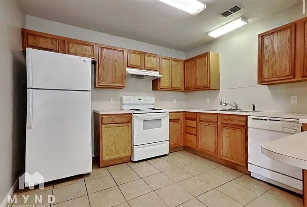 Room for Rent Near Texas Tech 🏡💫