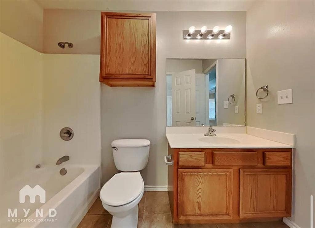 Room for Rent Near Texas Tech 🏡💫