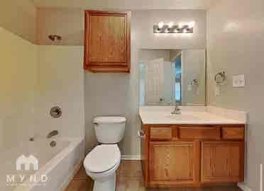 Room for Rent Near Texas Tech 🏡💫