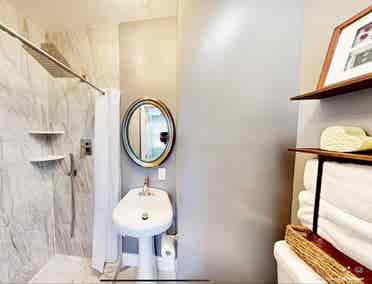 Private bath-Utilities included