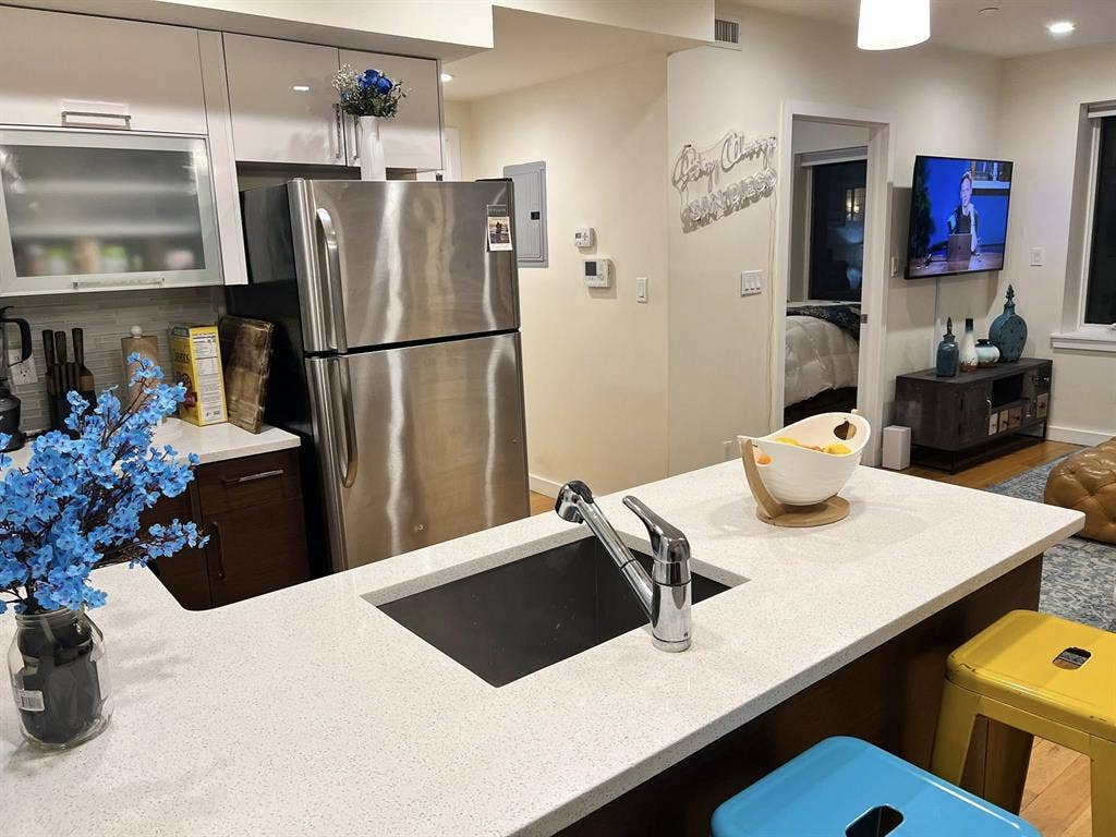 CLEAN FURNISHED ROOM FOR RENT