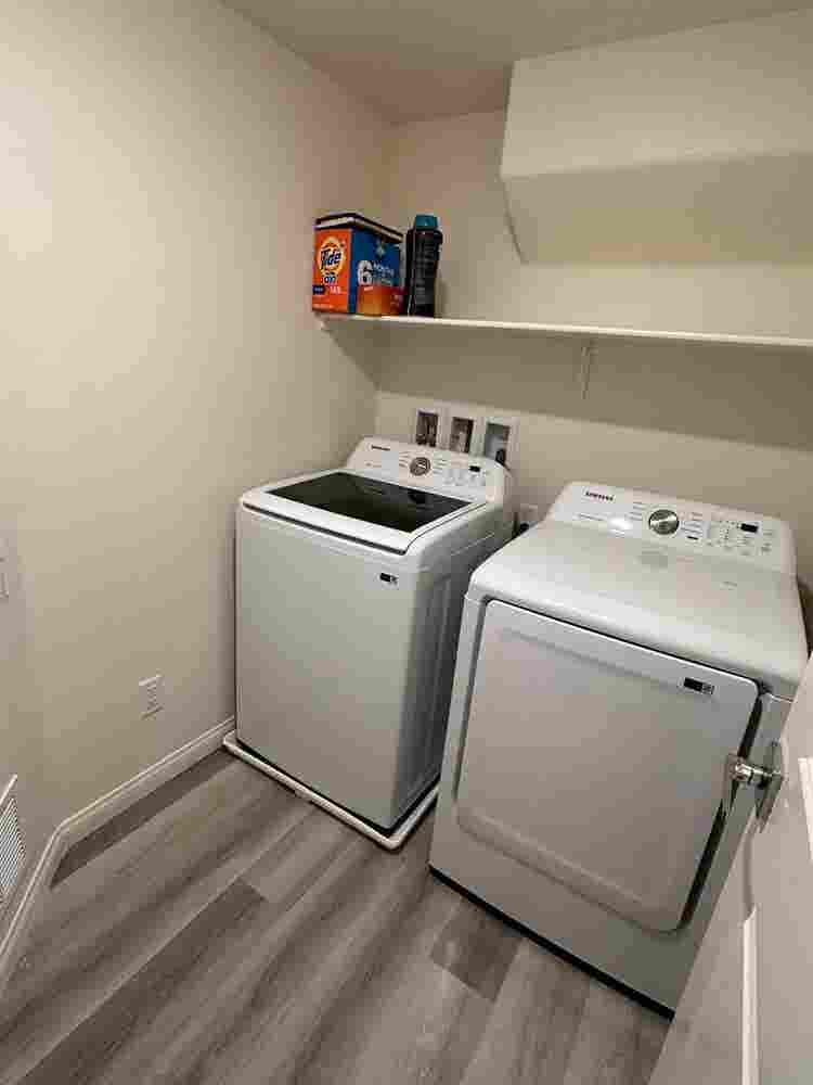 Master w/Private Bathroom
