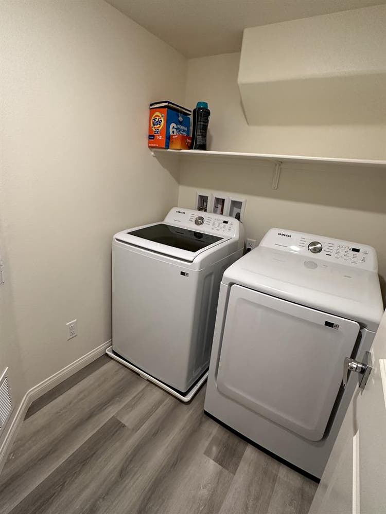 Master w/Private Bathroom