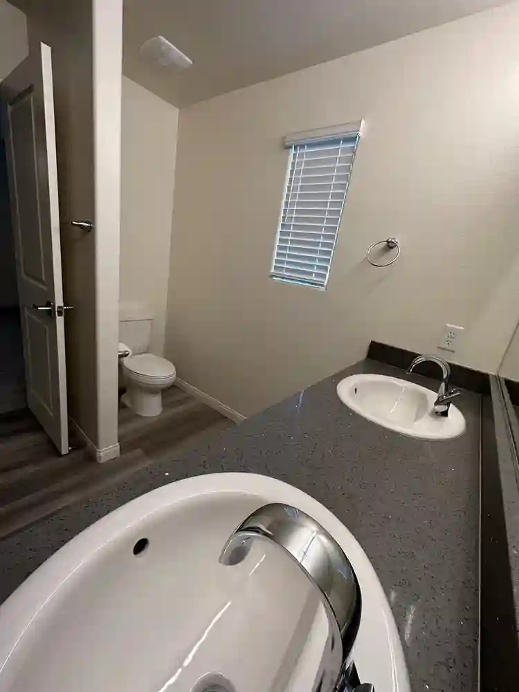 Master w/Private Bathroom