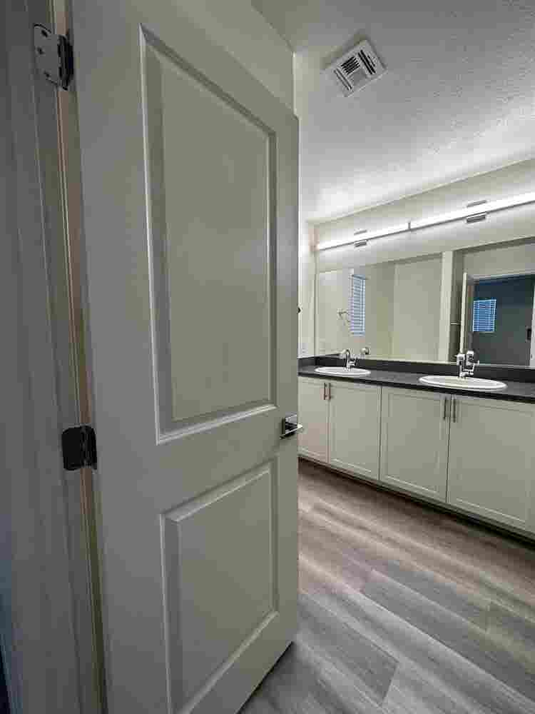 Master w/Private Bathroom