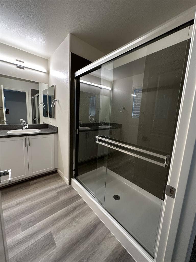 Master w/Private Bathroom