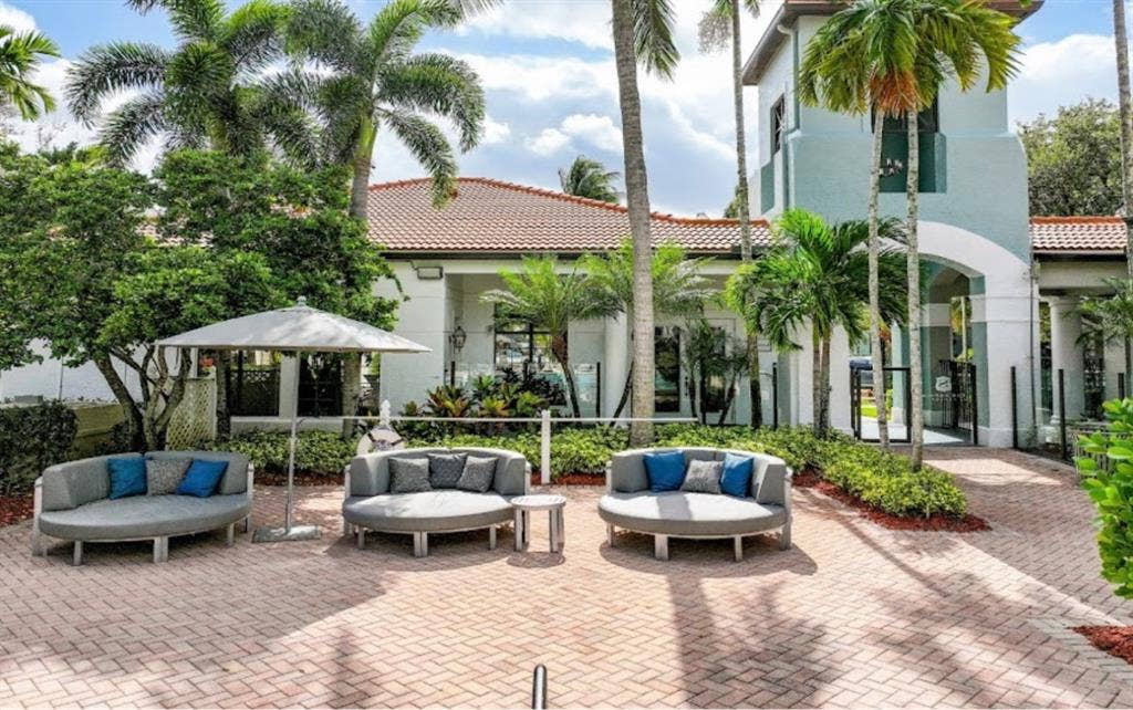 Looking for roommate in Sophia