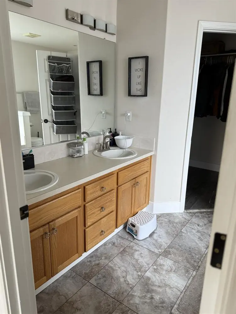 Master bedroom for rent