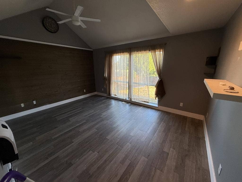 Master bedroom for rent