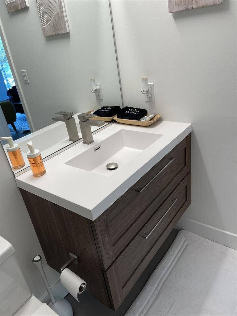 Upscale 1BR | Utilities Included