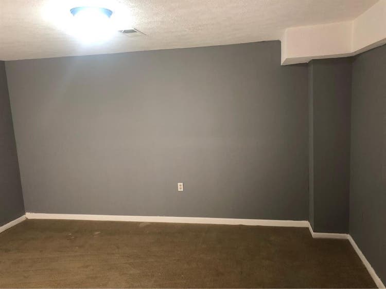 I have a room for rent.