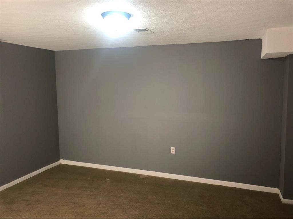 I have a room for rent.