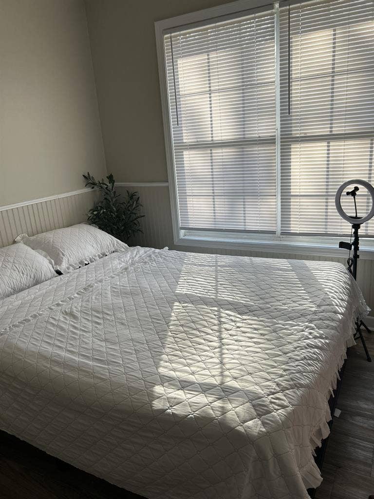 Female roommate only