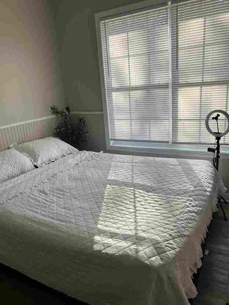 Female roommate only