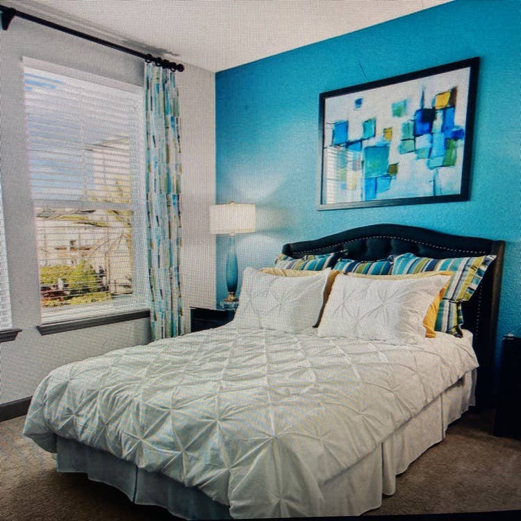Room to rent now!