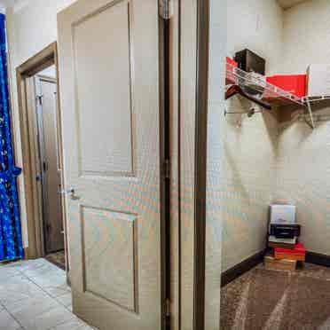 Room to rent now!