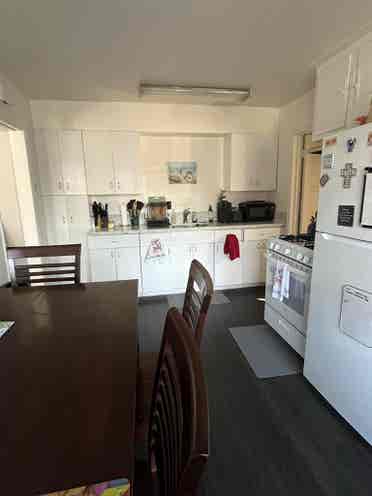 Large room in three bd house