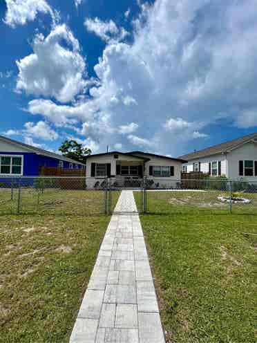 September 1st move in
!! 1 room left