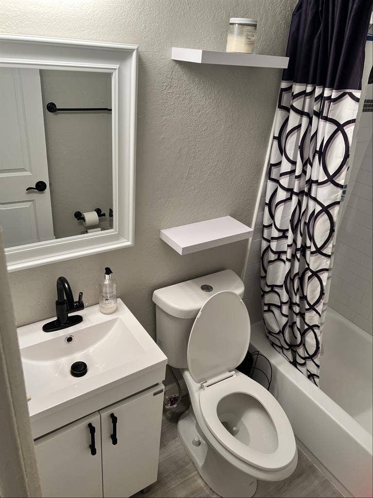 September 1st move in
!! 1 room left