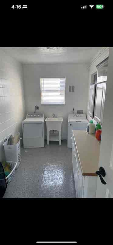 September 1st move in
!! 1 room left