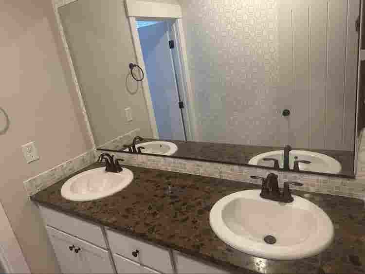 Room w/ private bath, utilities Inc