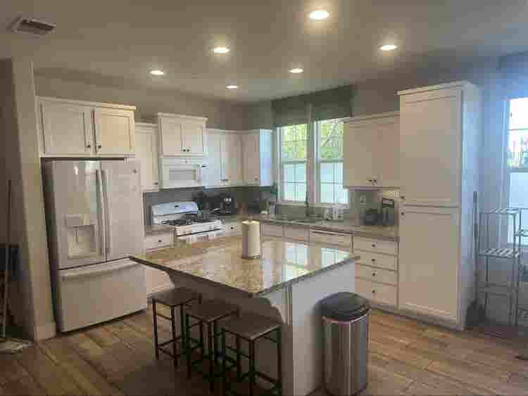 Room w/ private bath, utilities Inc