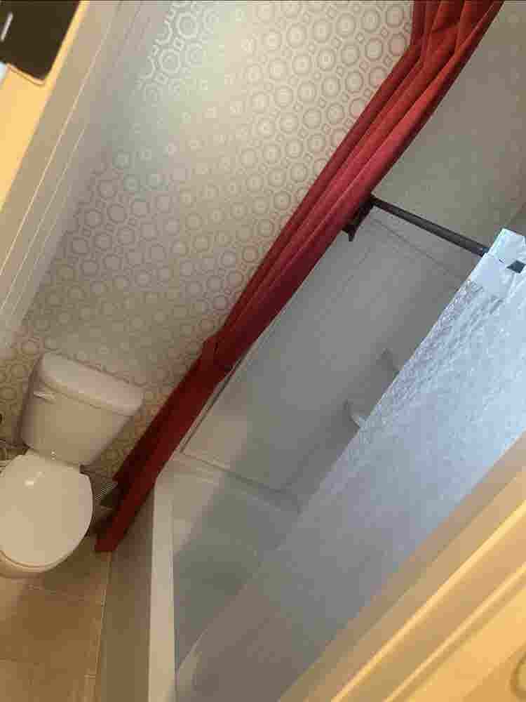 Room w/ private bath, utilities Inc