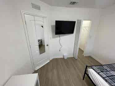 Private room w/walking closet