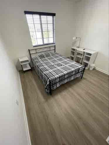 Private room w/walking closet