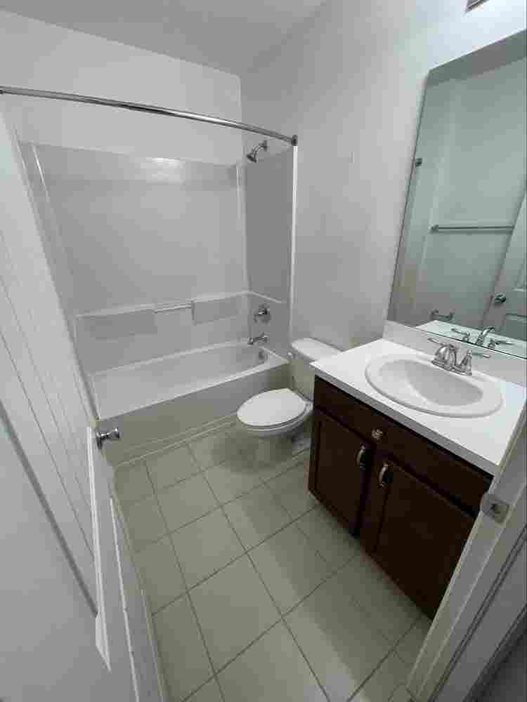 Private room w/walking closet