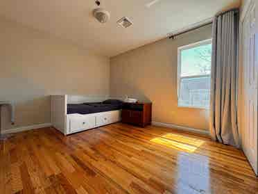 Rental room in West New York