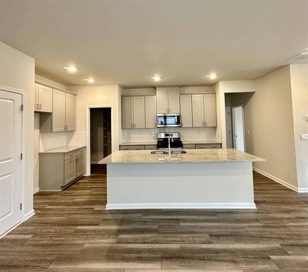 $/m with utilities | MALE only