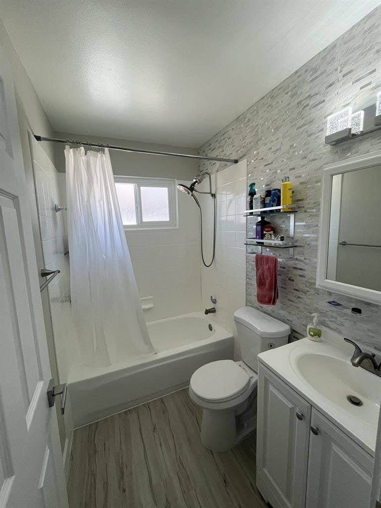 Remodeled condo room for rent