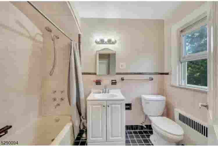 Spacious King Bedroom for Rent