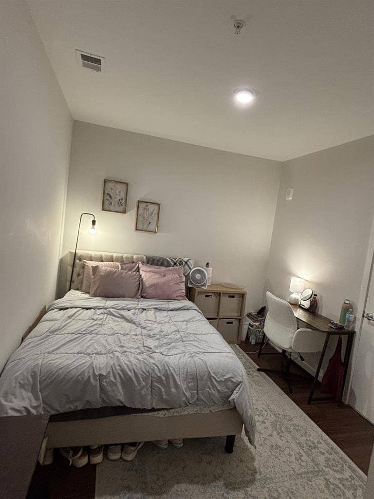 Roommate in NoMa BA - Sept