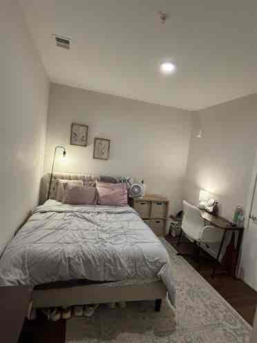 Roommate in NoMa BA - Sept