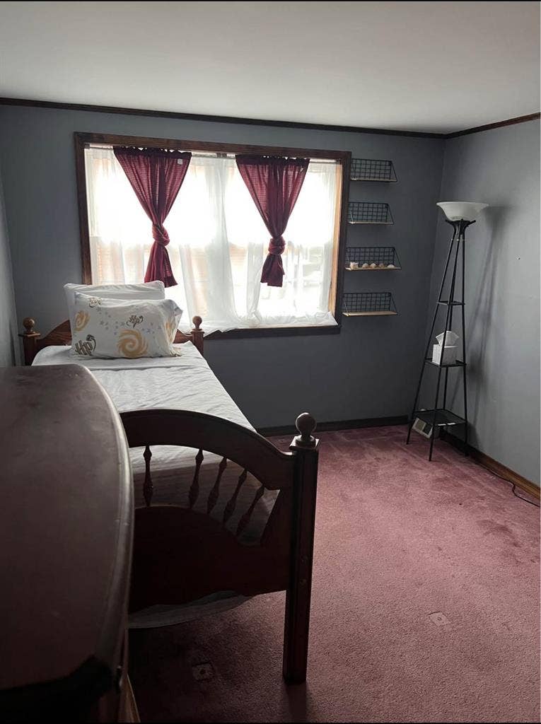 NE Philly Room for Rent