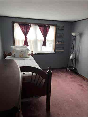NE Philly Room for Rent